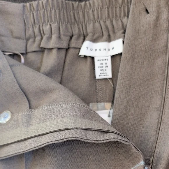 NWT Topshop Tailored Pleat Front Gray Brown Bermuda Flow Shorts - Size 6 Petite - Picture 6 of 9